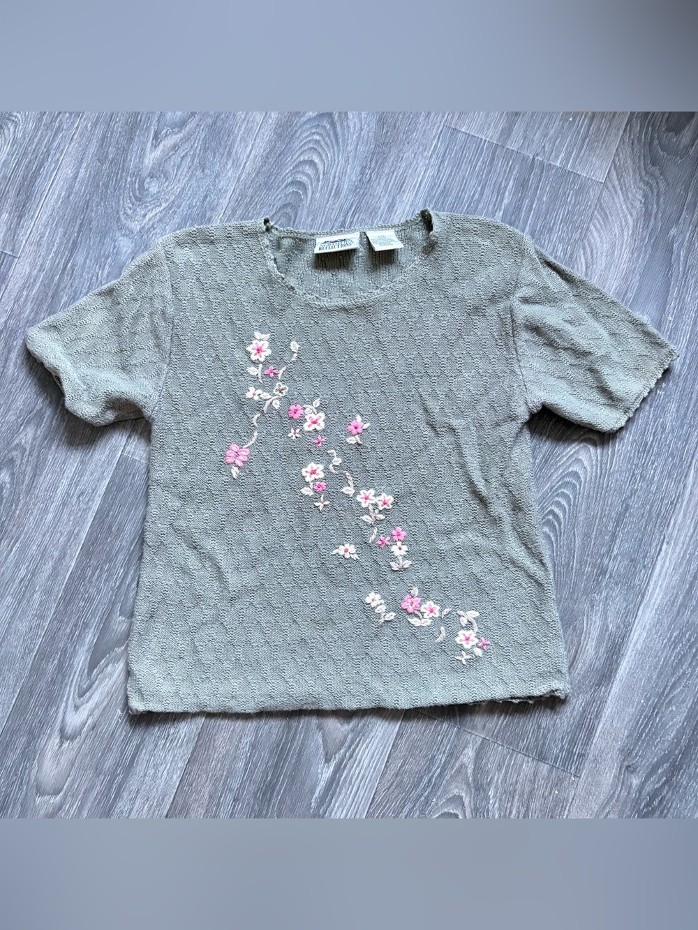 Northern Reflections Sage green pink floral embroidered short sleeve stop
